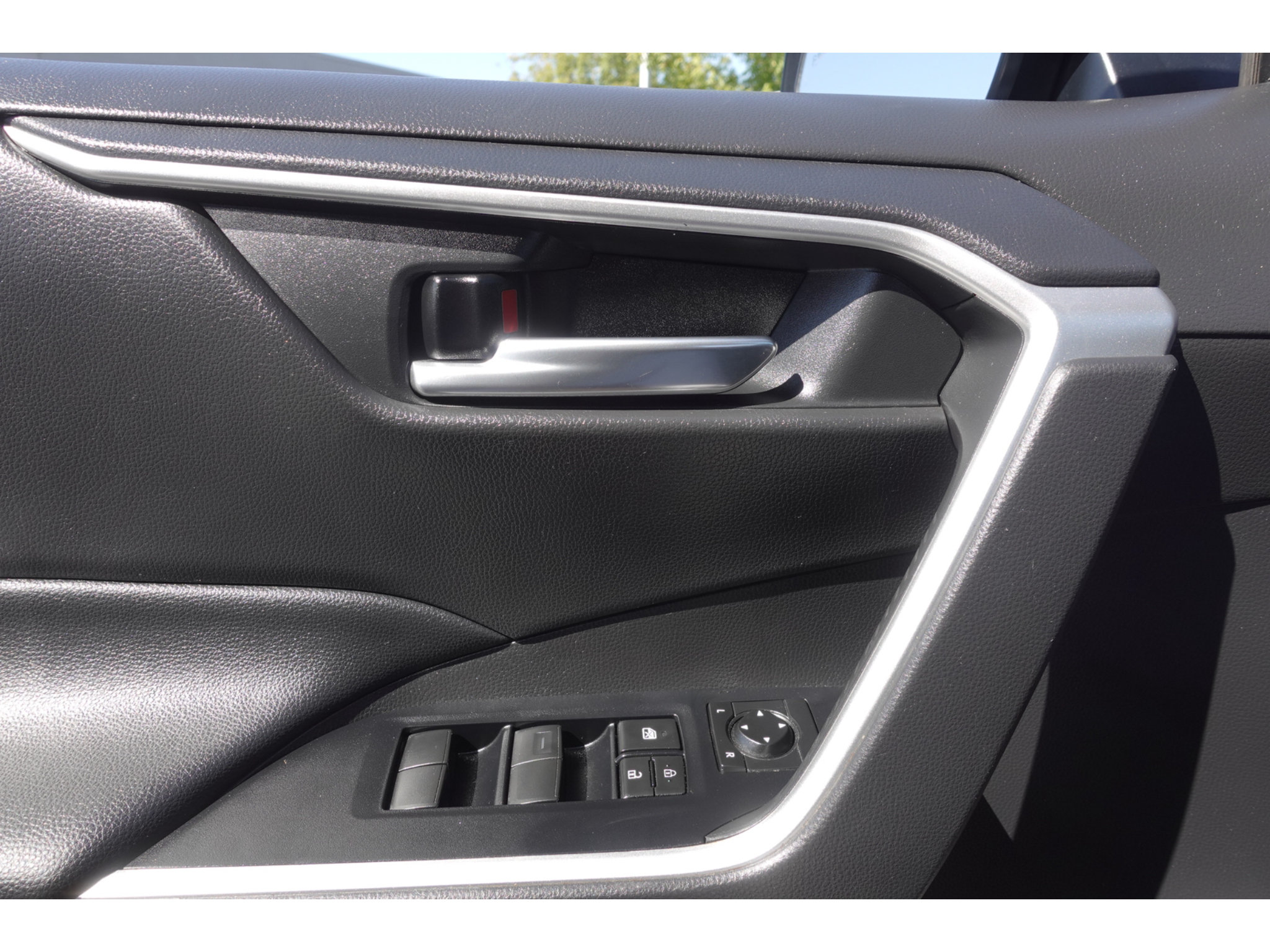 Used 2021 Toyota RAV4 XLE w/ XLE Grade Weather Package FWD image 11