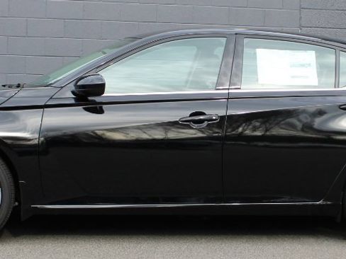 New 2025 Nissan Altima 2.5 SR image 2