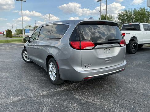 Used 2017 Chrysler Pacifica Touring Plus w/ Tire & Wheel Group FWD image 5