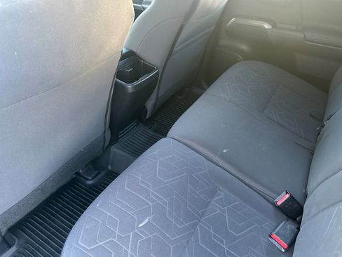 Used 2016 Toyota Tacoma TRD Sport w/ Towing Package image 13