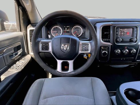 Used 2022 RAM 1500 Classic SLT RWD image 10