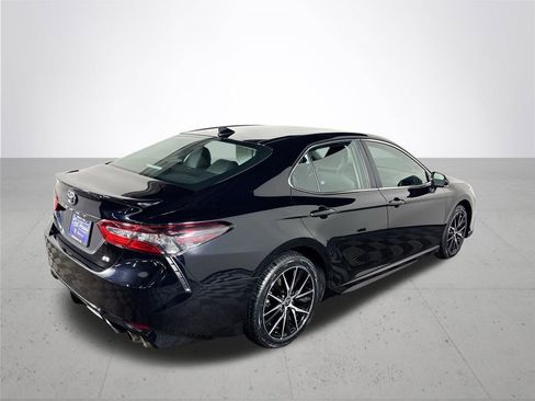 Used 2024 Toyota Camry SE image 6