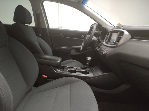 Used 2019 Kia Sorento LX image 21