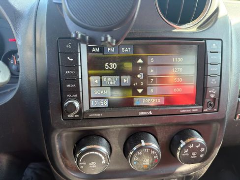 Used 2016 Jeep Patriot Latitude AWD/4WD image 13