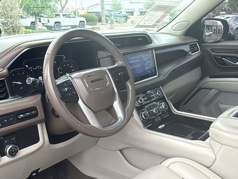 Used 2021 GMC Yukon XL Denali AWD/4WD image 25