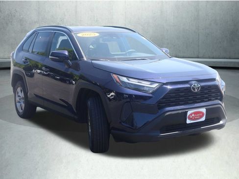 Used 2025 Toyota RAV4 XLE AWD/4WD image 10