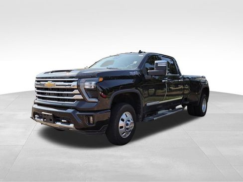 Used 2024 Chevrolet Silverado 3500 High Country w/ High Country Premium Package AWD/4WD image 4