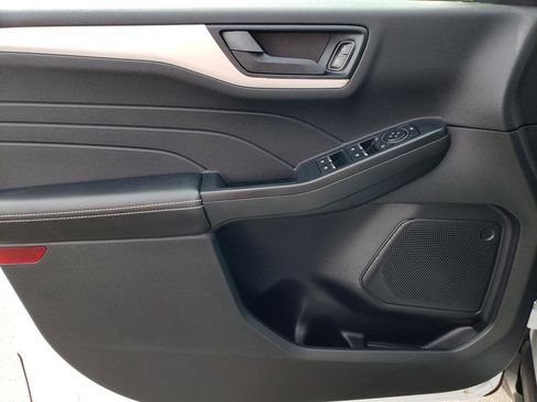 Used 2022 Ford Escape SE image 10