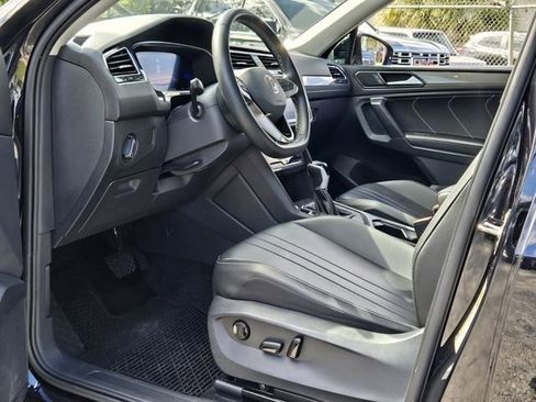 Certified 2024 Volkswagen Tiguan SE w/ Panoramic Sunroof Package FWD image 12
