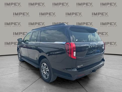 Used 2025 Ford Expedition Max Active RWD image 2