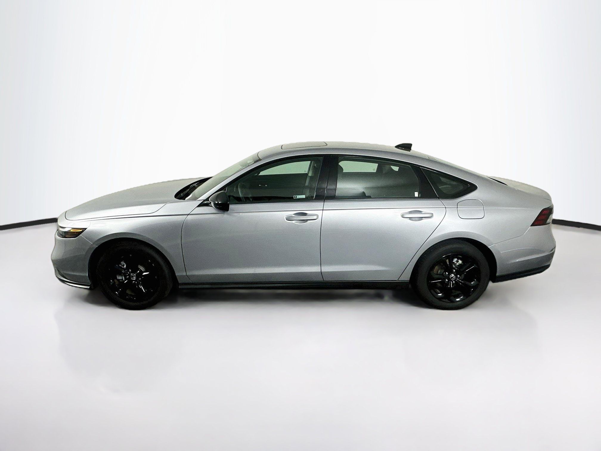 Used 2025 Honda Accord SE image 4
