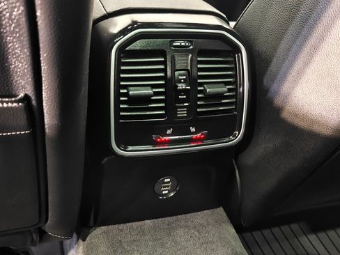Used 2019 Porsche Macan AWD/4WD image 29