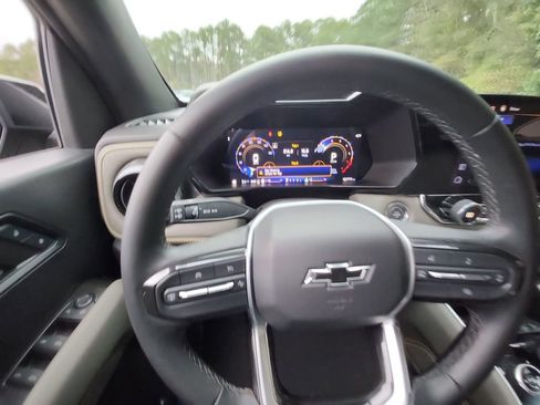 Used 2024 Chevrolet Colorado ZR2 w/ Technology Package image 15