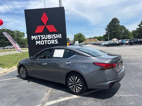 Used 2025 Nissan Altima 2.5 SV FWD image 5
