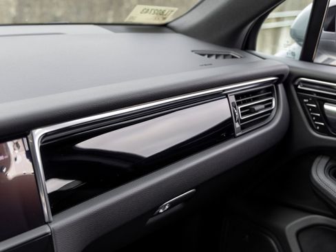 Certified 2026 Porsche Macan AWD/4WD image 42