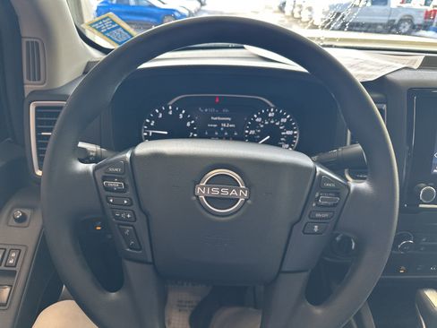 Used 2024 Nissan Frontier SV w/ Technology Package image 3