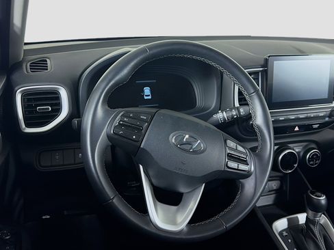 Used 2025 Hyundai Venue SEL FWD image 18