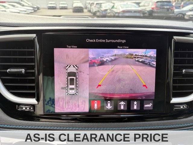 Used 2021 Chrysler Pacifica Touring-L FWD image 36