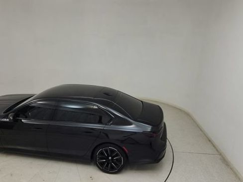 Used 2026 BMW 740i w/ Premium Package RWD image 24