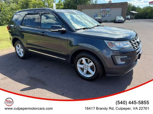 Used 2017 Ford Explorer XLT w/ Equipment Group 202A AWD/4WD image 6