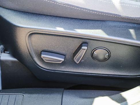 Used 2022 Ford Escape SE w/ SE Sport Appearance Package image 21