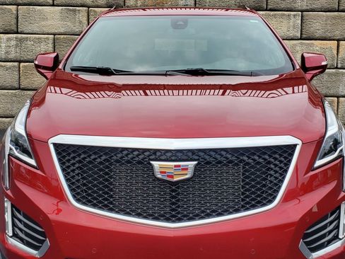 Certified 2024 Cadillac XT5 Sportv w/ LPO, Floor Liner Package AWD/4WD image 9