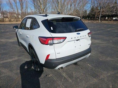 Used 2020 Ford Escape SE Sport image 3