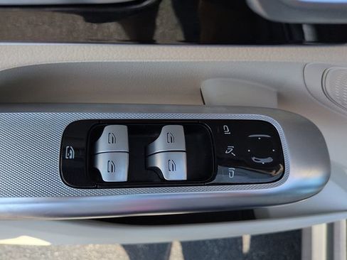 Used 2023 Mercedes-Benz GLC 300 4MATIC image 17