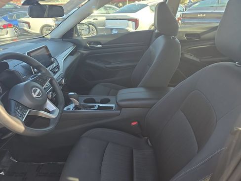 Used 2025 Nissan Altima 2.5 SV FWD image 9