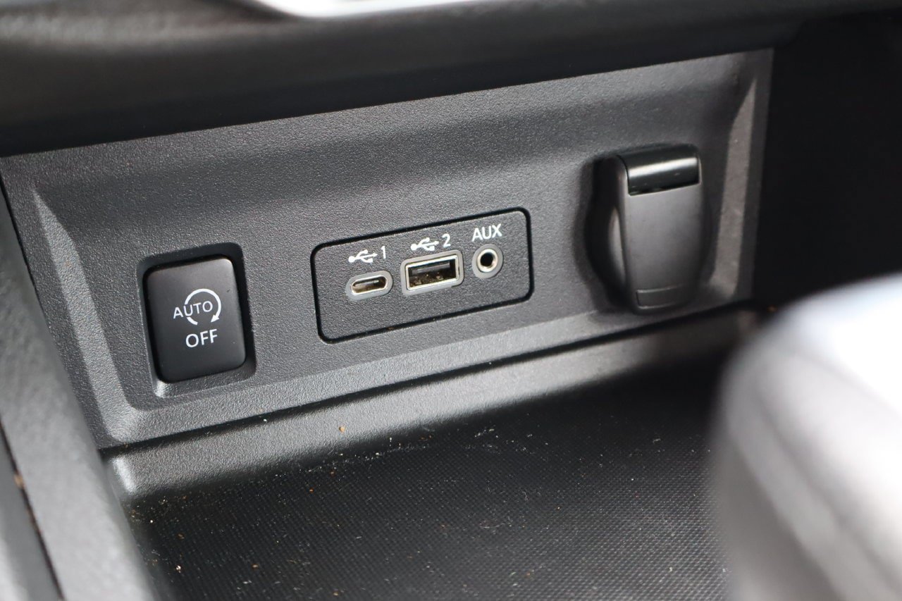 Used 2025 Nissan Sentra SV w/ All-Weather Package FWD image 23