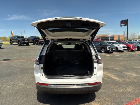 Used 2022 Jeep Grand Cherokee L Laredo w/ Luxury Tech Group I image 8