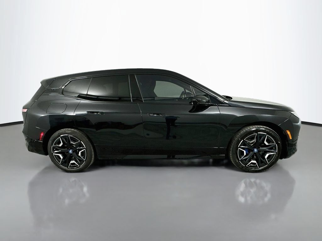 Used 2024 BMW iX xDrive50 w/ Premium Package AWD/4WD image 4