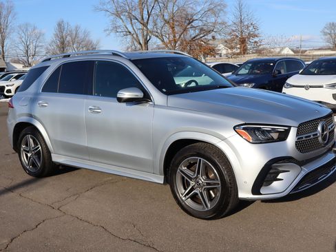 Used 2024 Mercedes-Benz GLE 350 4MATIC image 3