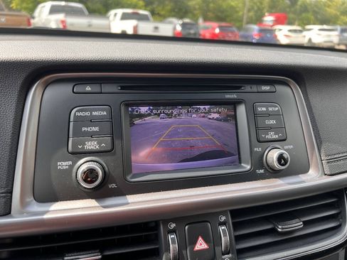 Used 2017 Kia Optima LX FWD image 18