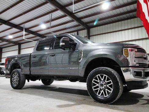 Used 2019 Ford F250 Lariat w/ Lariat Ultimate Package AWD/4WD image 16