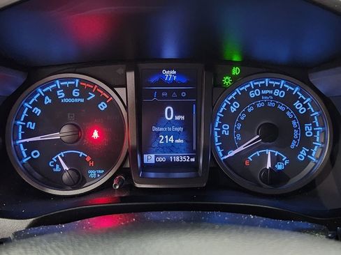 Used 2020 Toyota Tacoma TRD Sport w/ Technology Package image 35