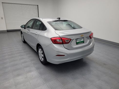 Used 2018 Chevrolet Cruze LS FWD image 5