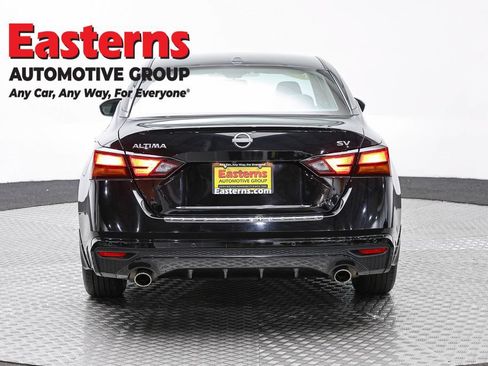 Used 2023 Nissan Altima 2.5 SV w/ SV Premium Package FWD image 6
