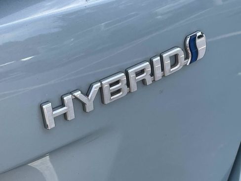 Used 2018 Toyota Prius Three w/ Advanced Technology Package FWD image 8