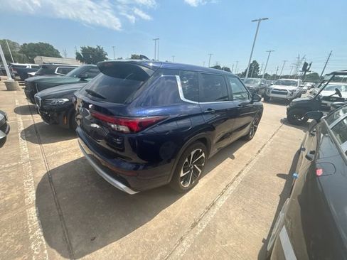 Used 2023 Mitsubishi Outlander SE FWD image 4