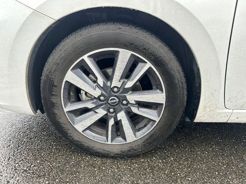 Used 2023 Nissan Versa SV image 5