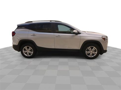 Used 2022 GMC Terrain SLE w/ Driver Convenience Package image 16