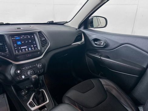 Used 2015 Jeep Cherokee Trailhawk w/ Comfort/Convenience Group AWD/4WD image 24