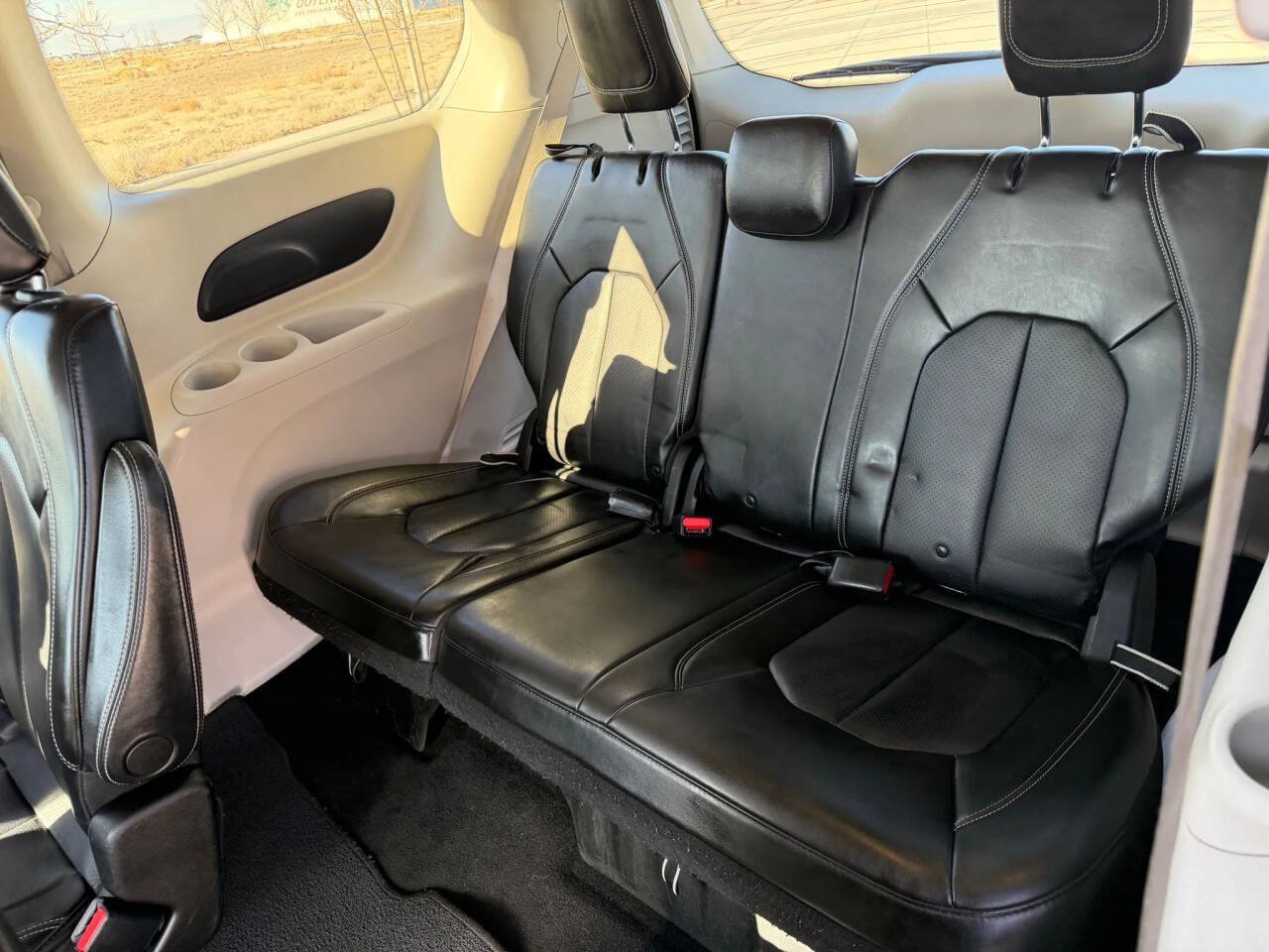Used 2020 Chrysler Voyager Lxi FWD image 14