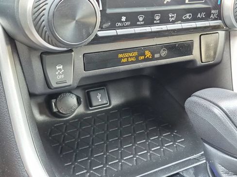 Used 2021 Toyota RAV4 LE w/ Carpet Mat Package (TMS) FWD image 24