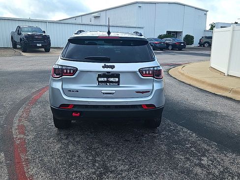Used 2025 Jeep Compass Trailhawk AWD/4WD image 5