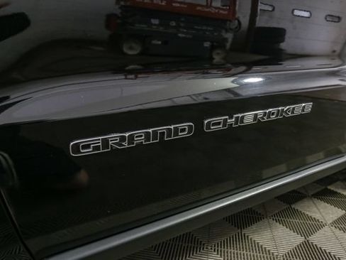 Used 2019 Jeep Grand Cherokee Limited AWD/4WD image 7