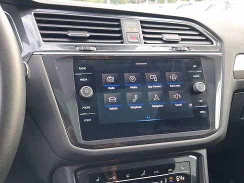 Certified 2024 Volkswagen Tiguan SE FWD image 22