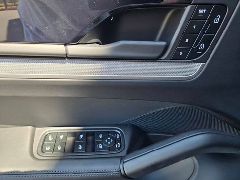 New 2025 Porsche Cayenne E-Hybrid Coupe AWD/4WD image 18