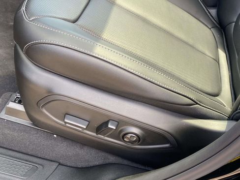 New 2026 Jeep Grand Cherokee Limited w/ Luxury Tech Group II RWD image 17